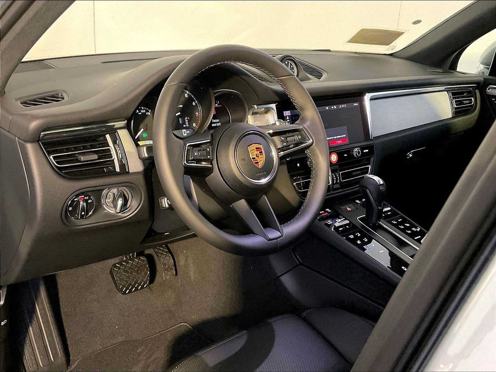 New 2026 Porsche Macan AWD/4WD image 4