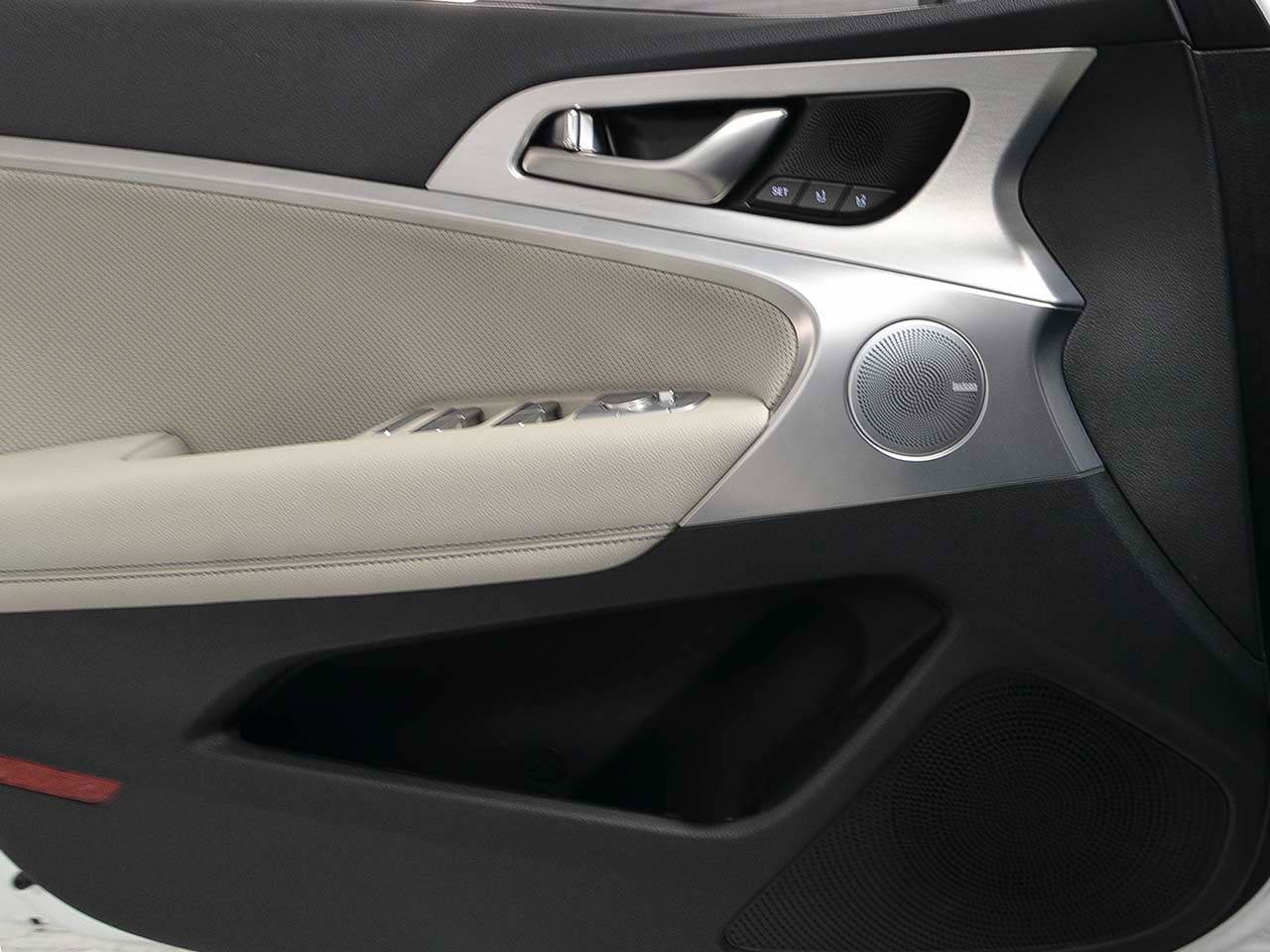 Used 2021 Genesis G70 3.3T image 7