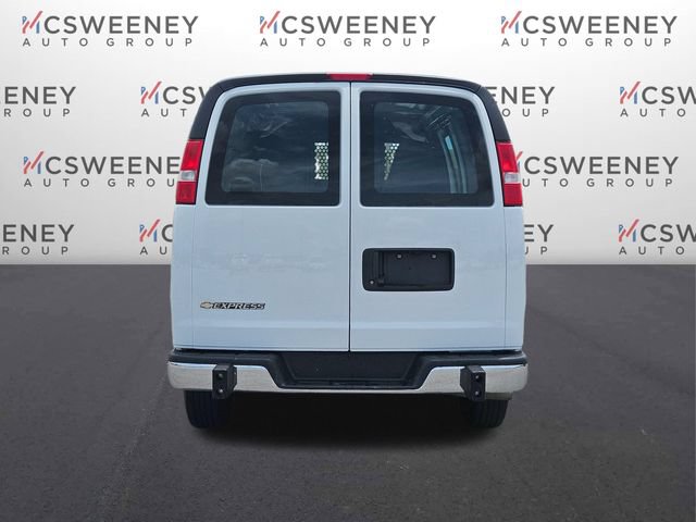 Used 2025 Chevrolet Express 2500 w/ Driver Convenience Package RWD image 4