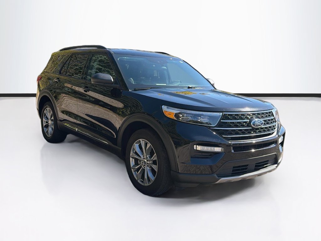 Used 2023 Ford Explorer XLT w/ Equipment Group 202A AWD/4WD image 3