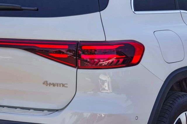 Used 2024 Mercedes-Benz EQB 300 4MATIC image 8