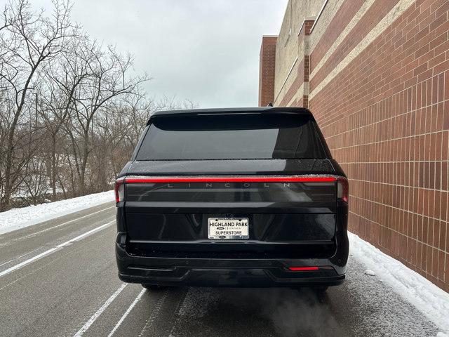 Used 2025 Lincoln Navigator L Reserve image 7