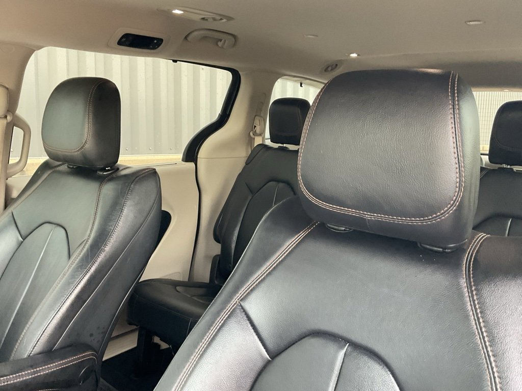 Used 2017 Chrysler Pacifica Touring-L image 9