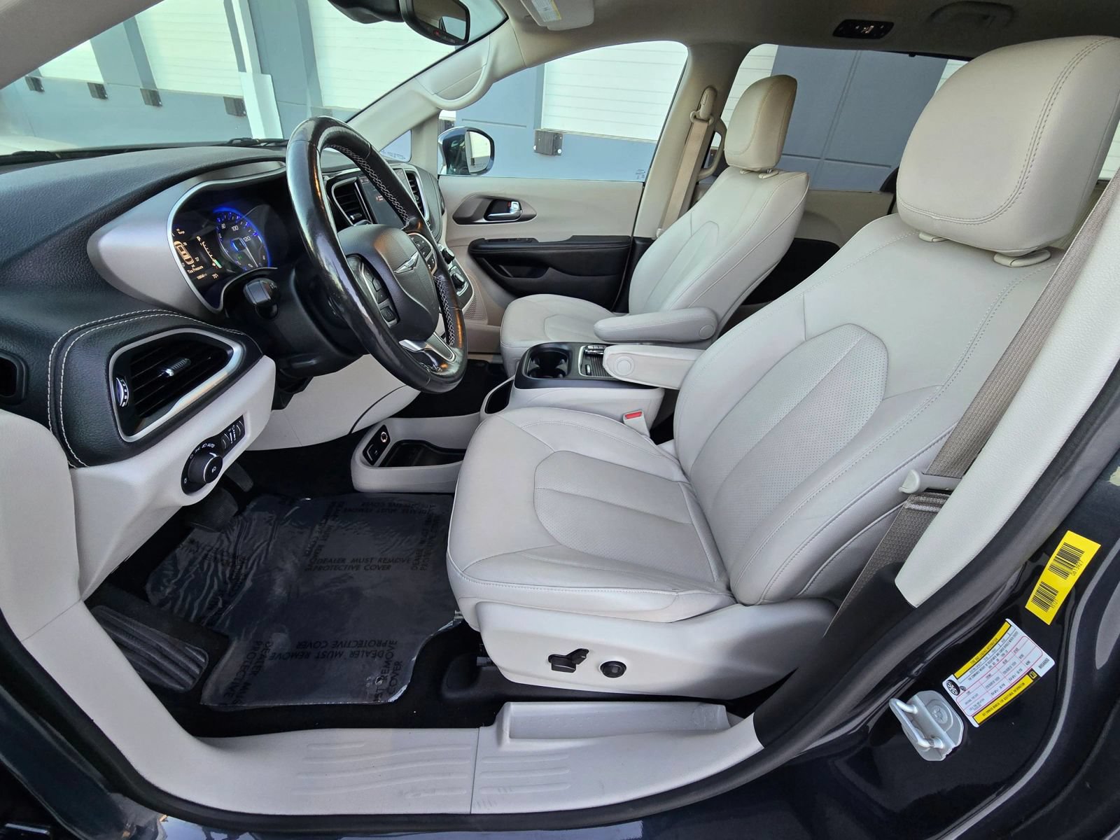 Used 2021 Chrysler Pacifica Touring-L w/ Premium & Safety Sphere Group AWD/4WD image 12