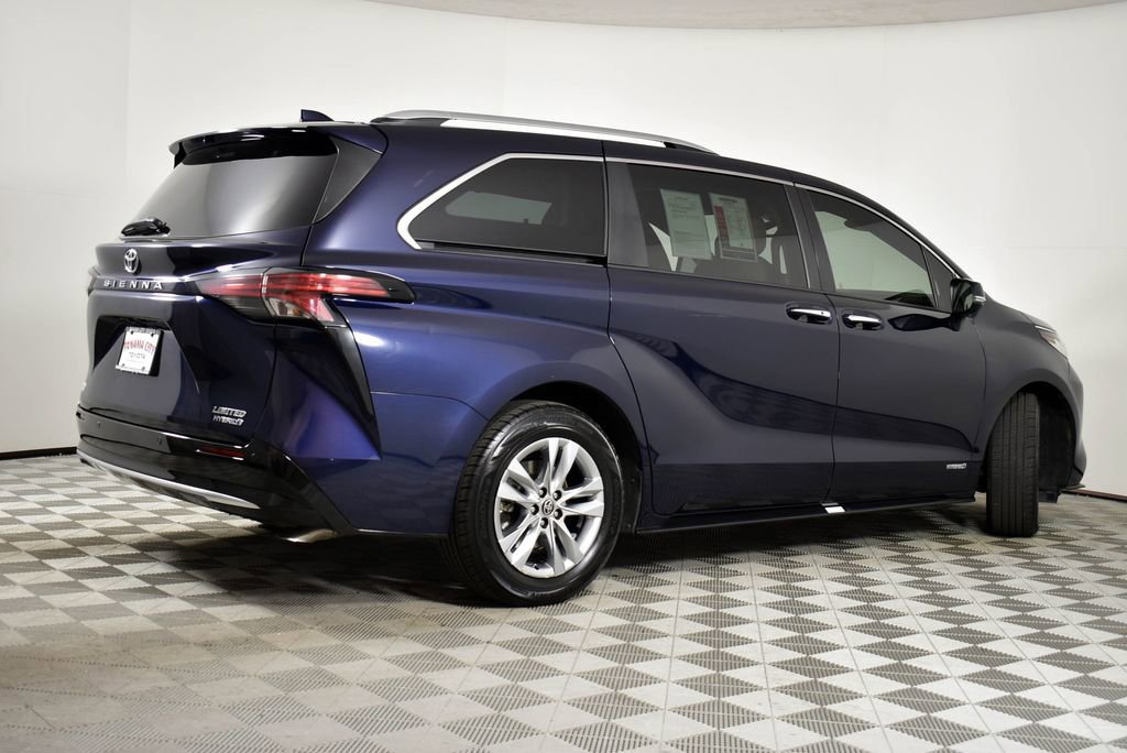 Used 2021 Toyota Sienna Limited image 4