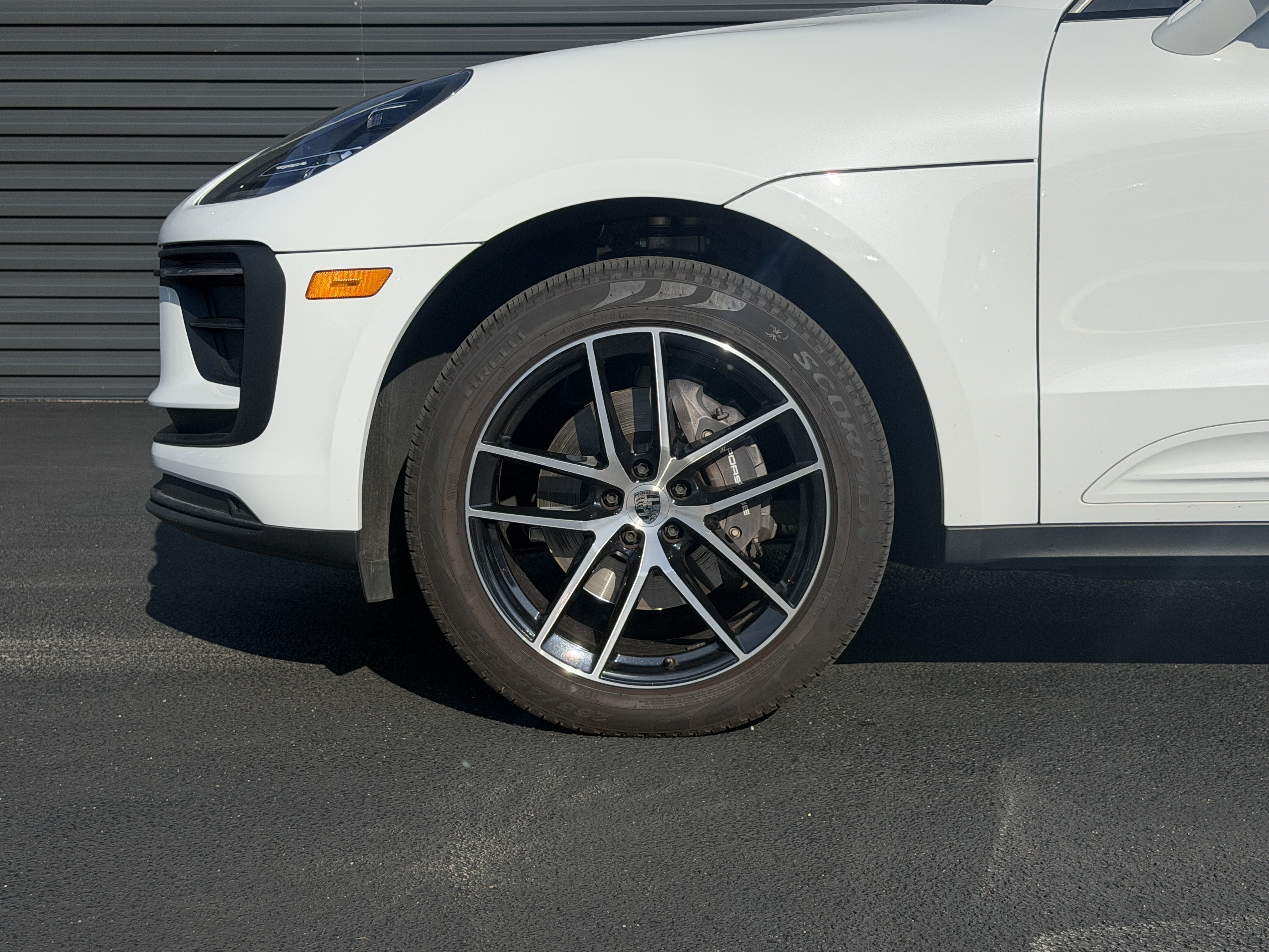 Certified 2024 Porsche Macan AWD/4WD image 12
