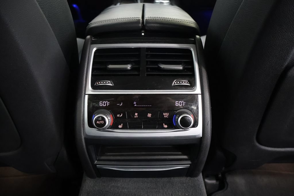 Used 2018 BMW 740i RWD image 25