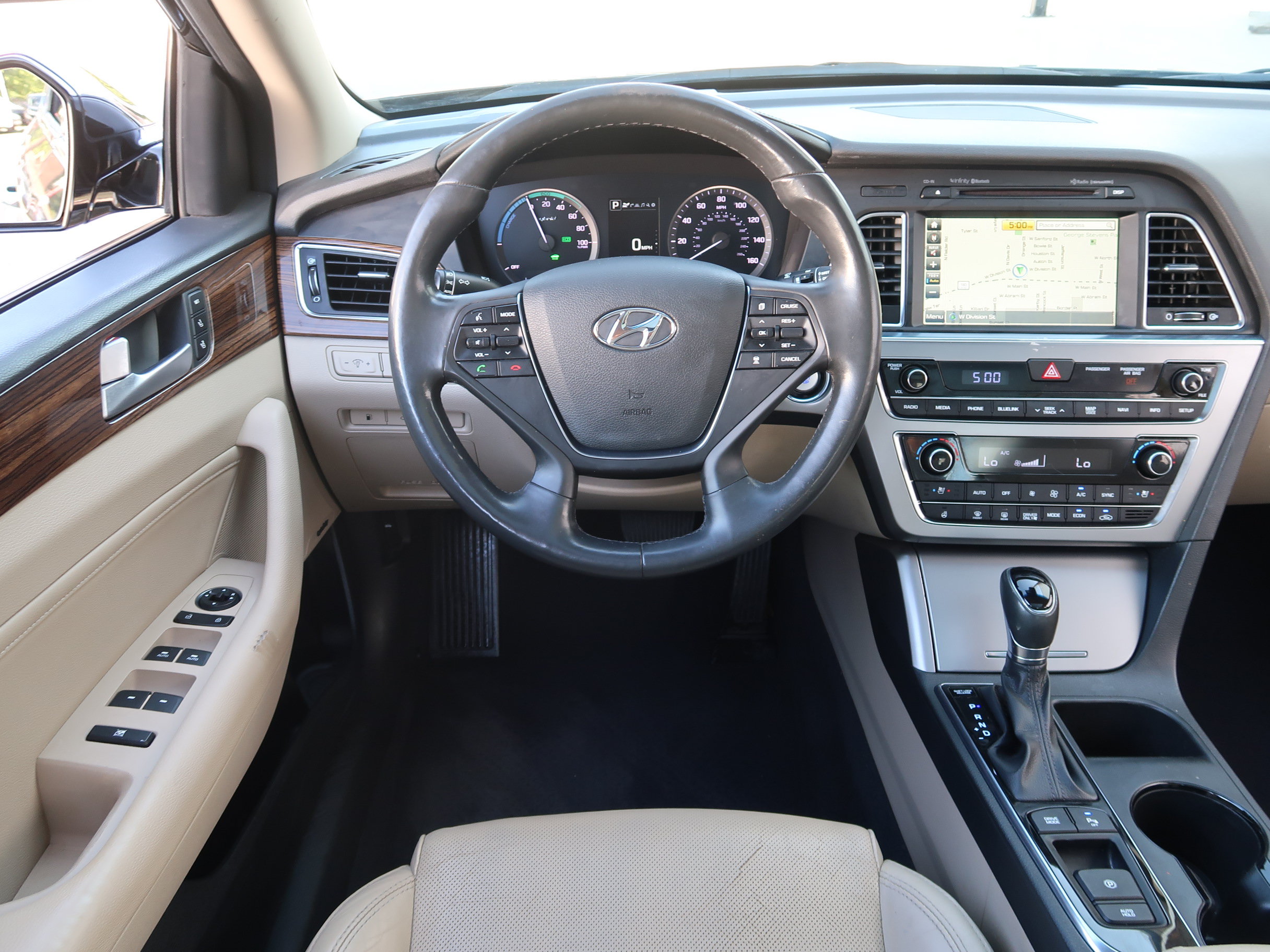 Used 2016 Hyundai Sonata Limited w/ Option Group 02 FWD image 14