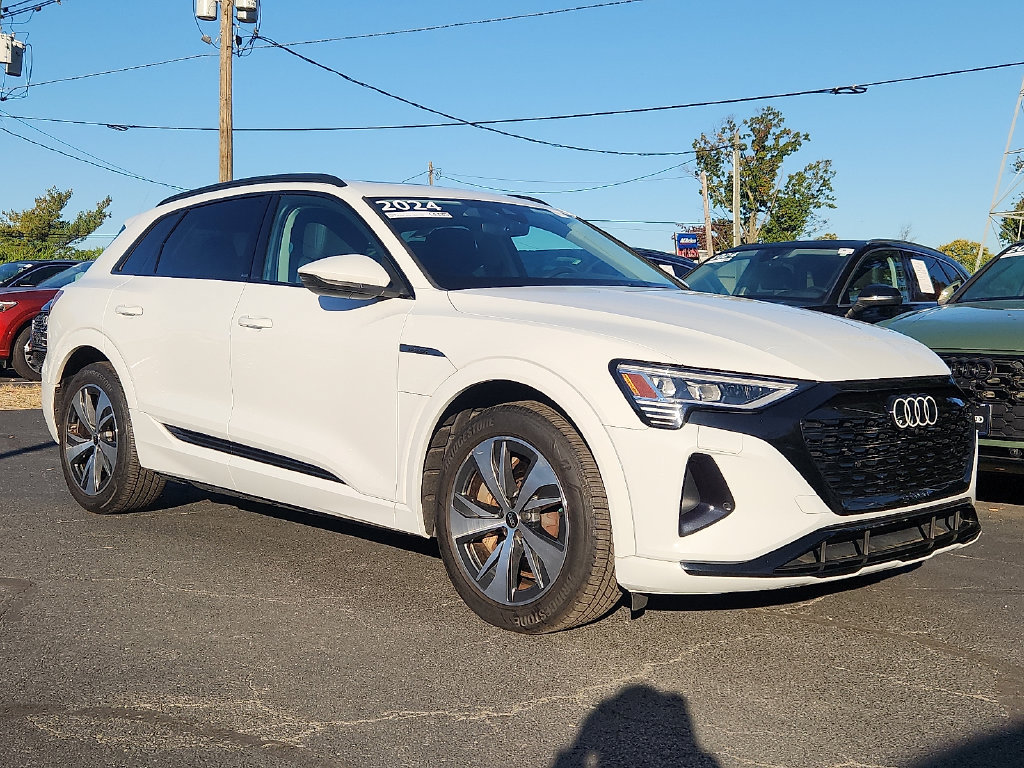 Certified 2024 Audi Q8 e-tron Premium AWD/4WD image 2