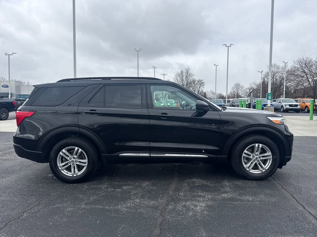 Used 2023 Ford Explorer XLT w/ Equipment Group 202A image 7
