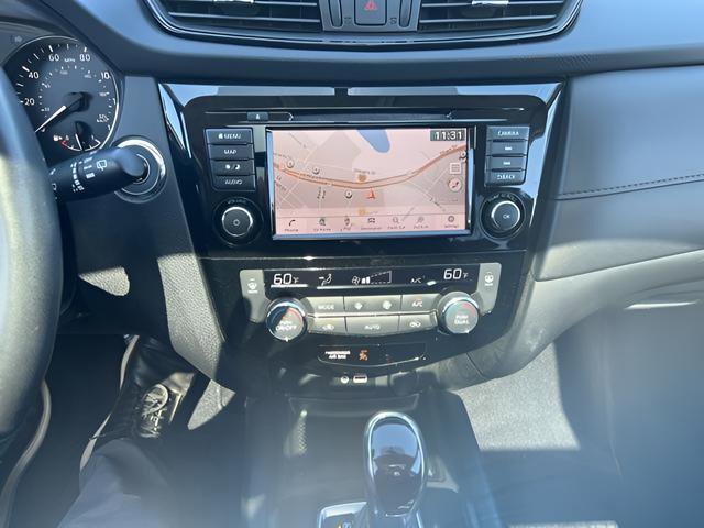 Used 2018 Nissan Rogue SV w/ Sun & Sound Touring Package AWD/4WD image 11