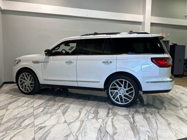 Used 2018 Lincoln Navigator Select w/ Technology Package RWD image 9