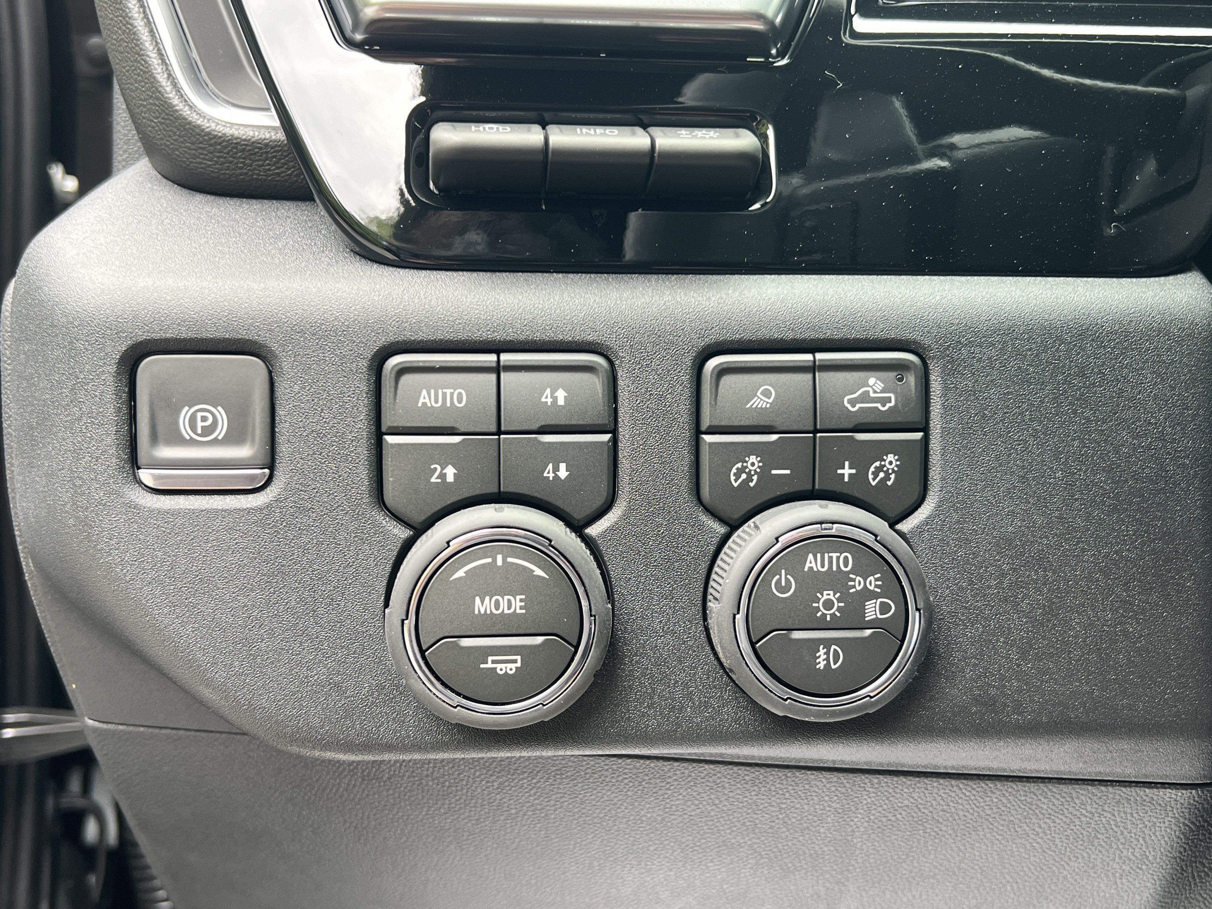 New 2026 Chevrolet Silverado 1500 High Country AWD/4WD image 18