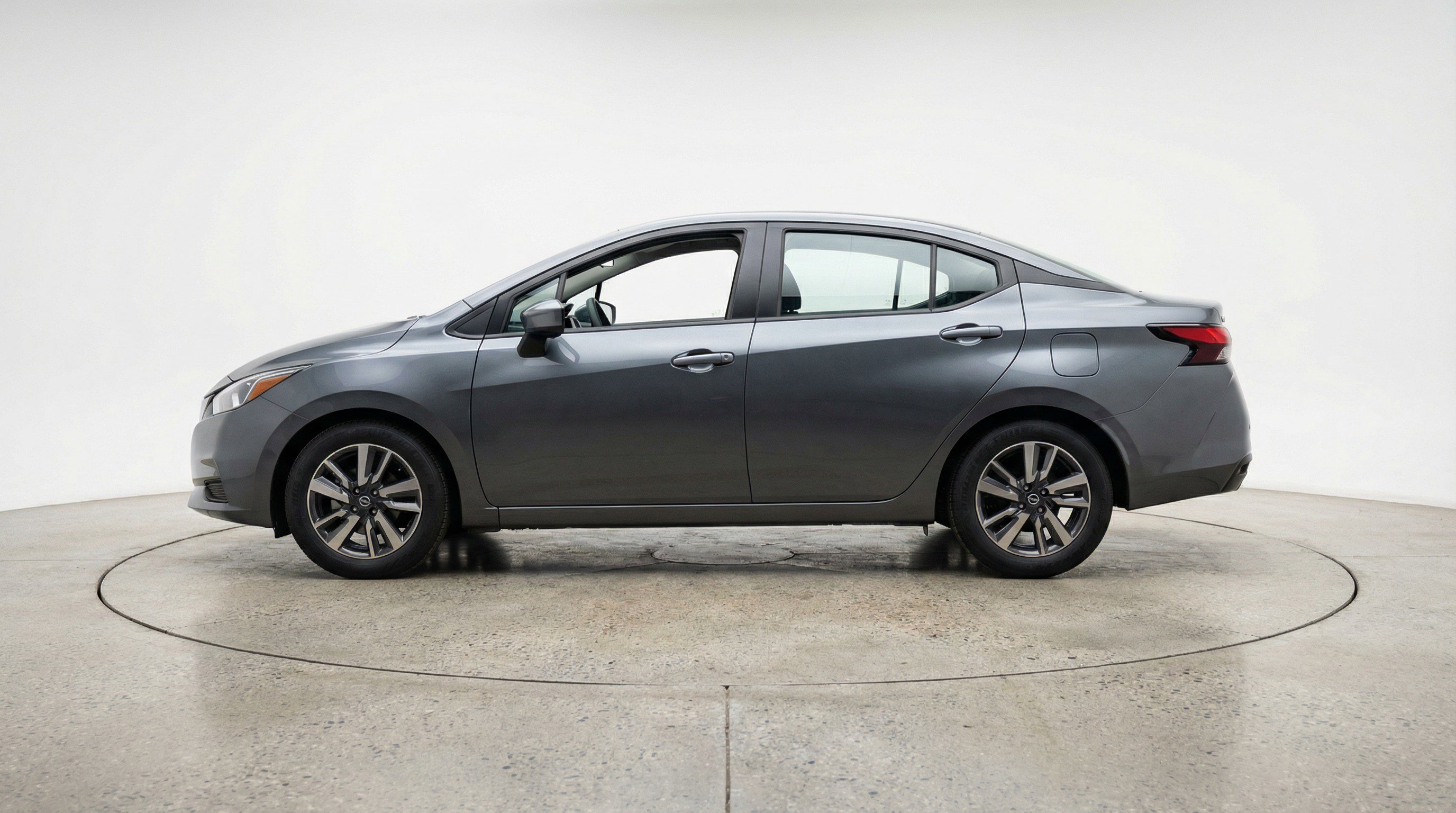 Used 2025 Nissan Versa SV FWD image 5