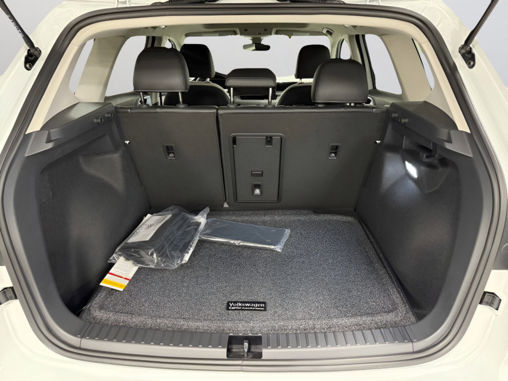 New 2025 Volkswagen Taos SE image 9