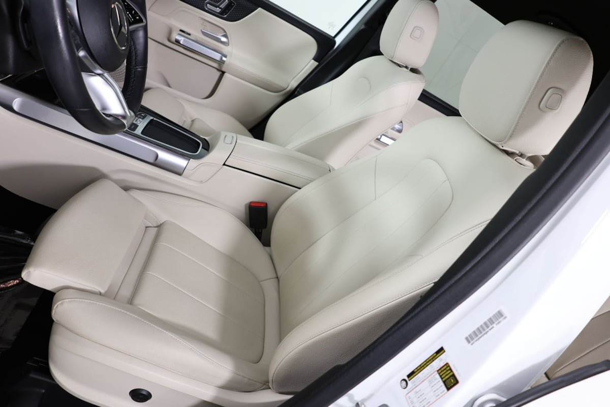 Used 2025 Mercedes-Benz GLB 250 4MATIC image 9