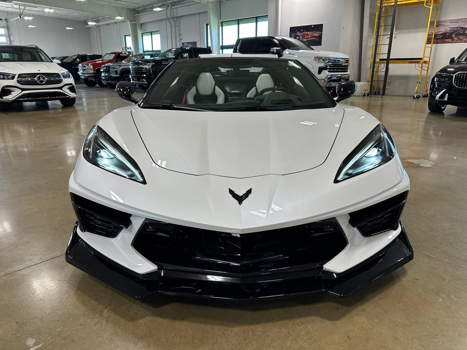 Used 2023 Chevrolet Corvette Stingray Premium Conv w/ Z51 Performance Package RWD image 3