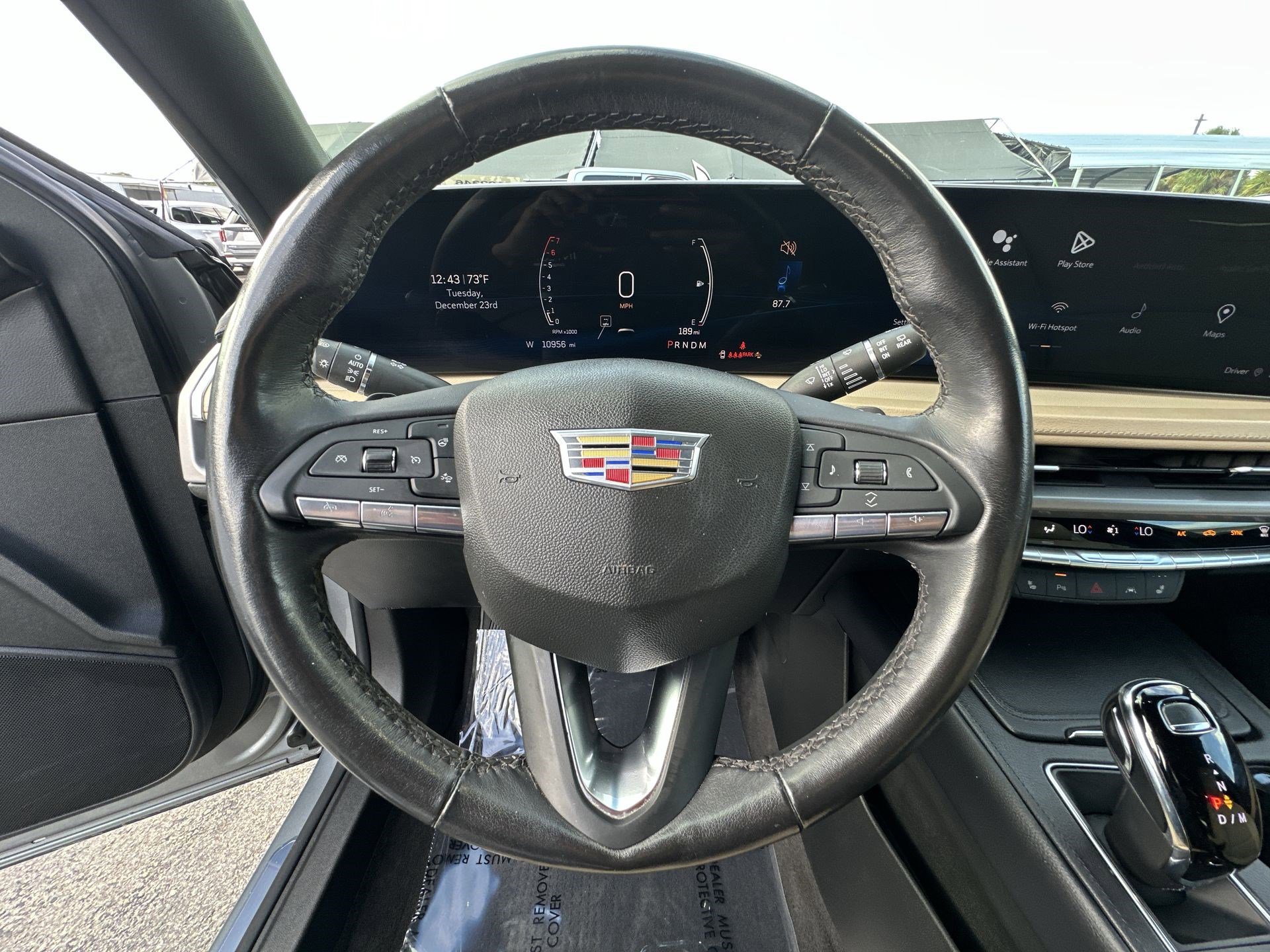 Used 2024 Cadillac XT4 Luxury w/ Cold Weather Package image 11