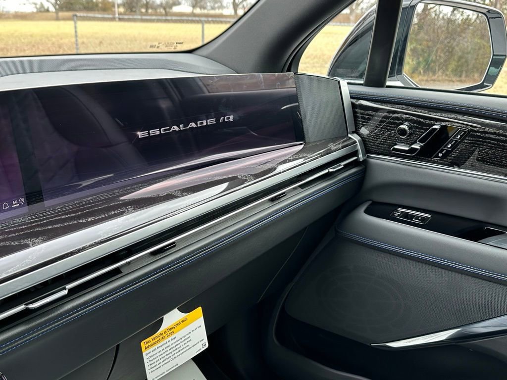 New 2025 Cadillac Escalade IQ Sport 1 w/ LPO, ONYX Package AWD/4WD image 39
