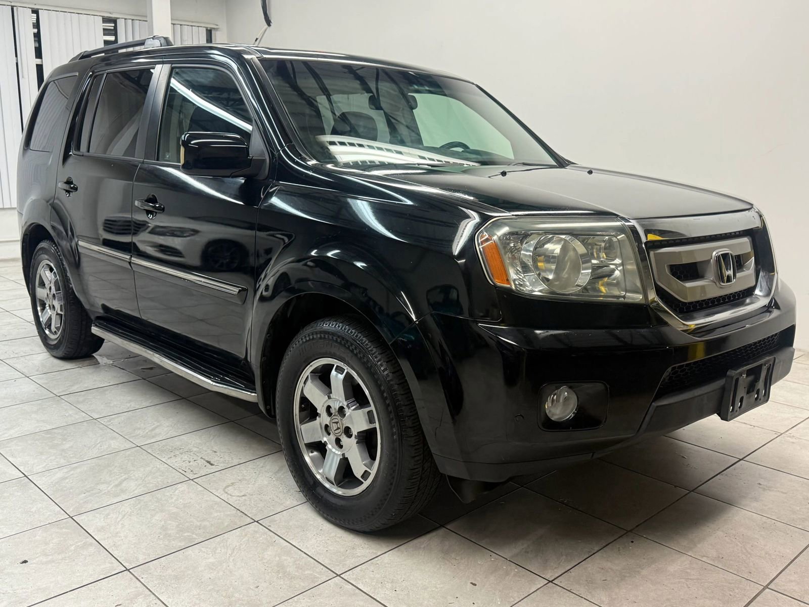 Used 2010 Honda Pilot Touring image 1