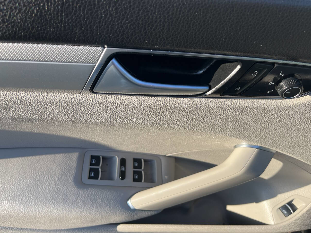 Used 2016 Volkswagen Passat 1.8T S image 16