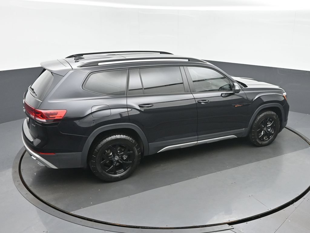 Used 2025 Volkswagen Atlas Peak Edition SE AWD/4WD image 37
