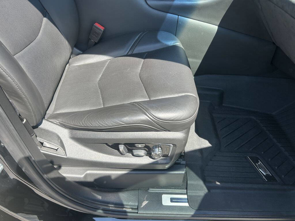 Used 2019 Cadillac Escalade Platinum image 36