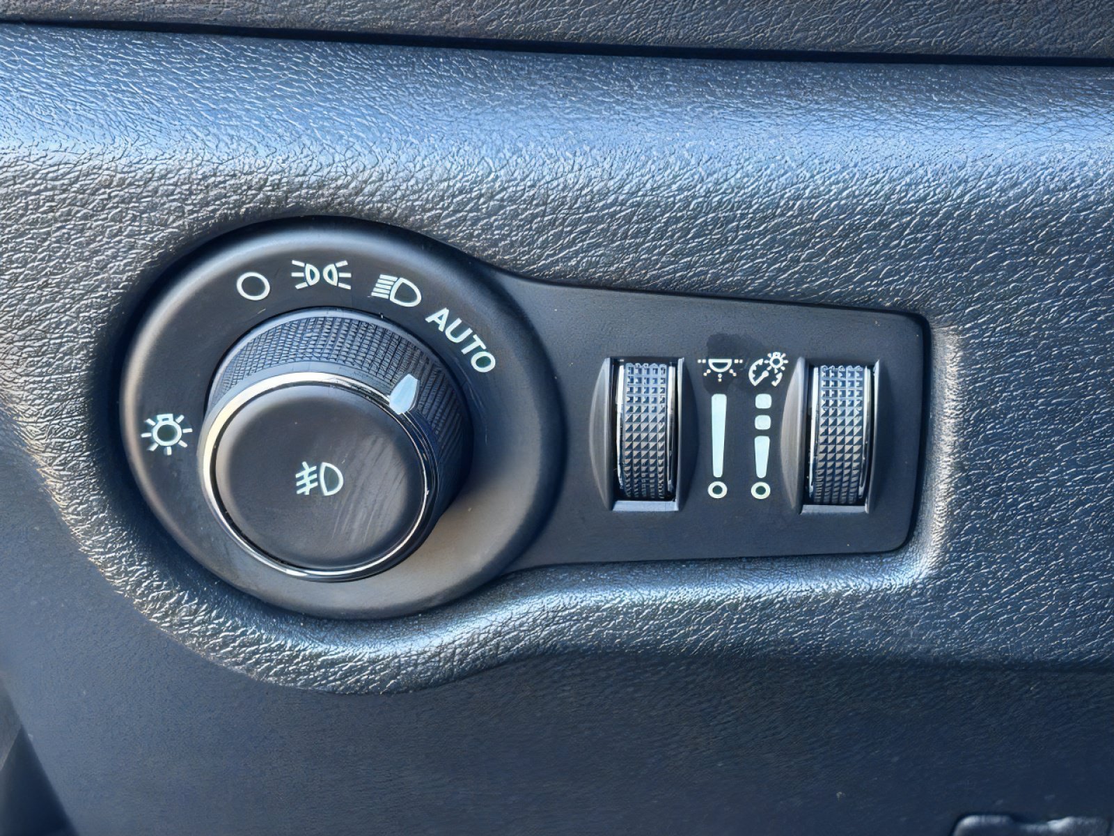 Used 2025 Chrysler Pacifica Select FWD image 21