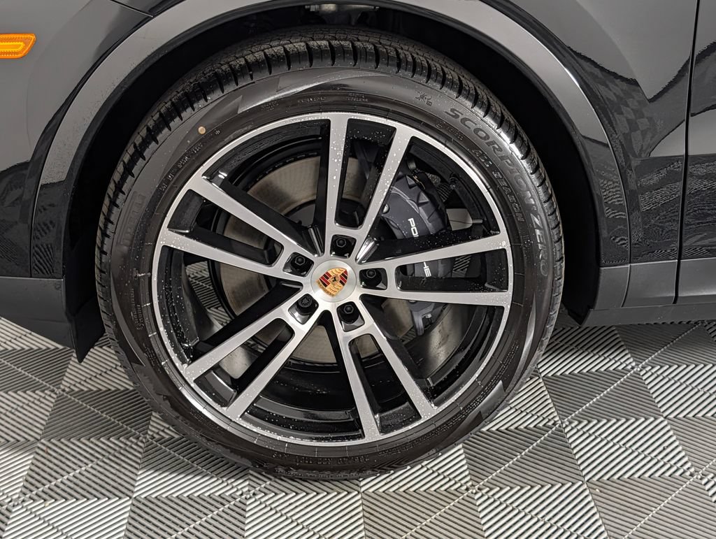 New 2026 Porsche Cayenne Coupe AWD/4WD image 11