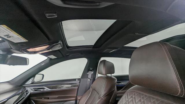 Used 2017 BMW 750i image 14