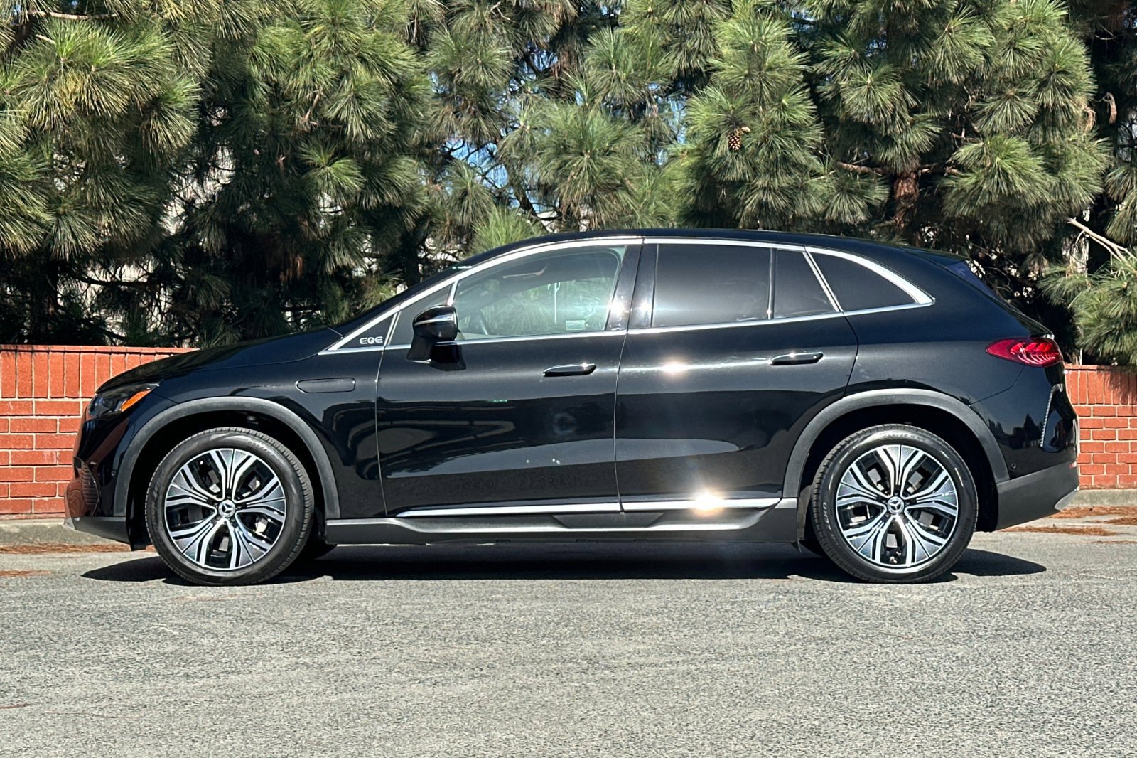 Certified 2023 Mercedes-Benz EQE 350+ SUV image 8
