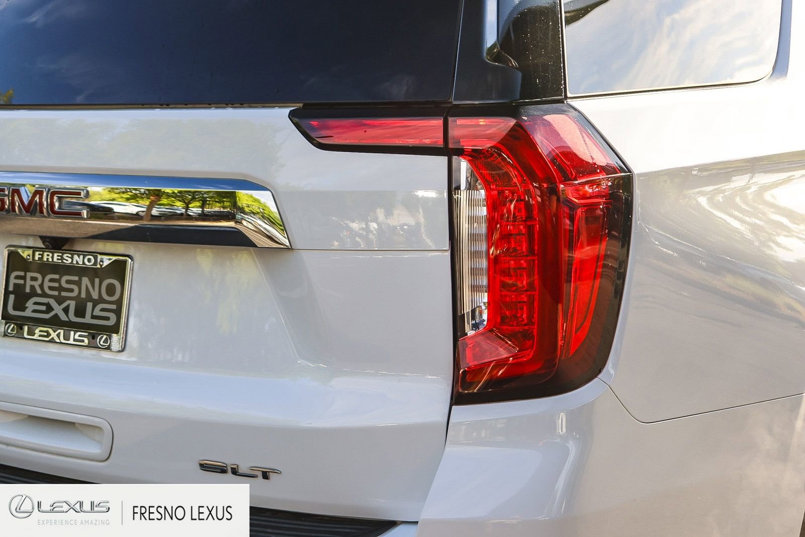 Used 2022 GMC Yukon SLT w/ SLT Premium Package image 7