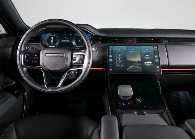 Used 2025 Land Rover Range Rover Sport image 11