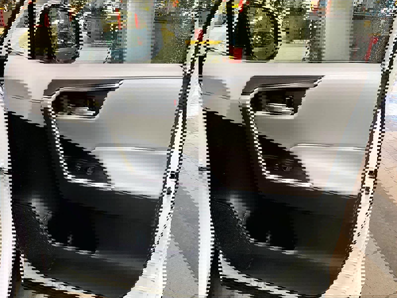 Used 2023 Toyota RAV4 XLE w/ Convenience Package image 12