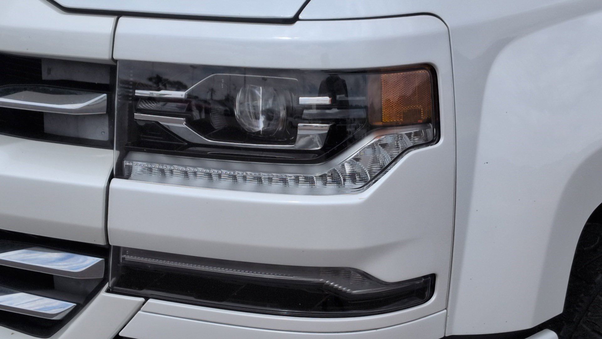 Used 2016 Chevrolet Silverado 1500 LTZ Z71 w/ LTZ Plus Package AWD/4WD image 9