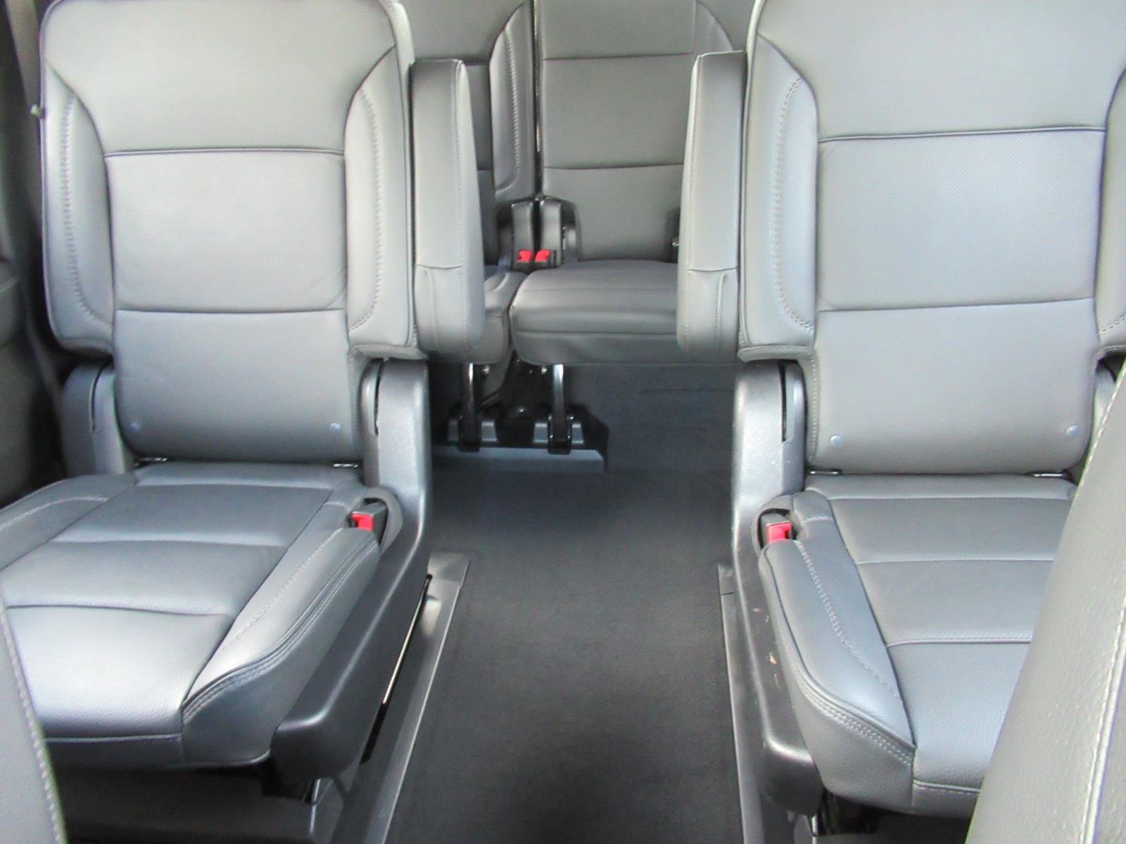 Used 2025 GMC Yukon XL Denali AWD/4WD image 37