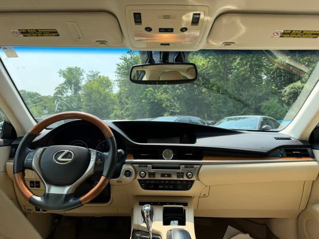 Used 2013 Lexus ES 300h w/ Luxury Pkg FWD image 15