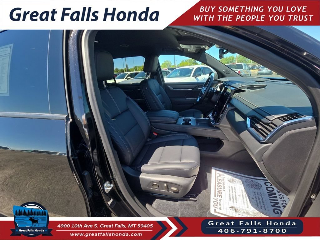 Used 2025 GMC Acadia Elevation w/ Elevation Premium Package AWD/4WD image 16