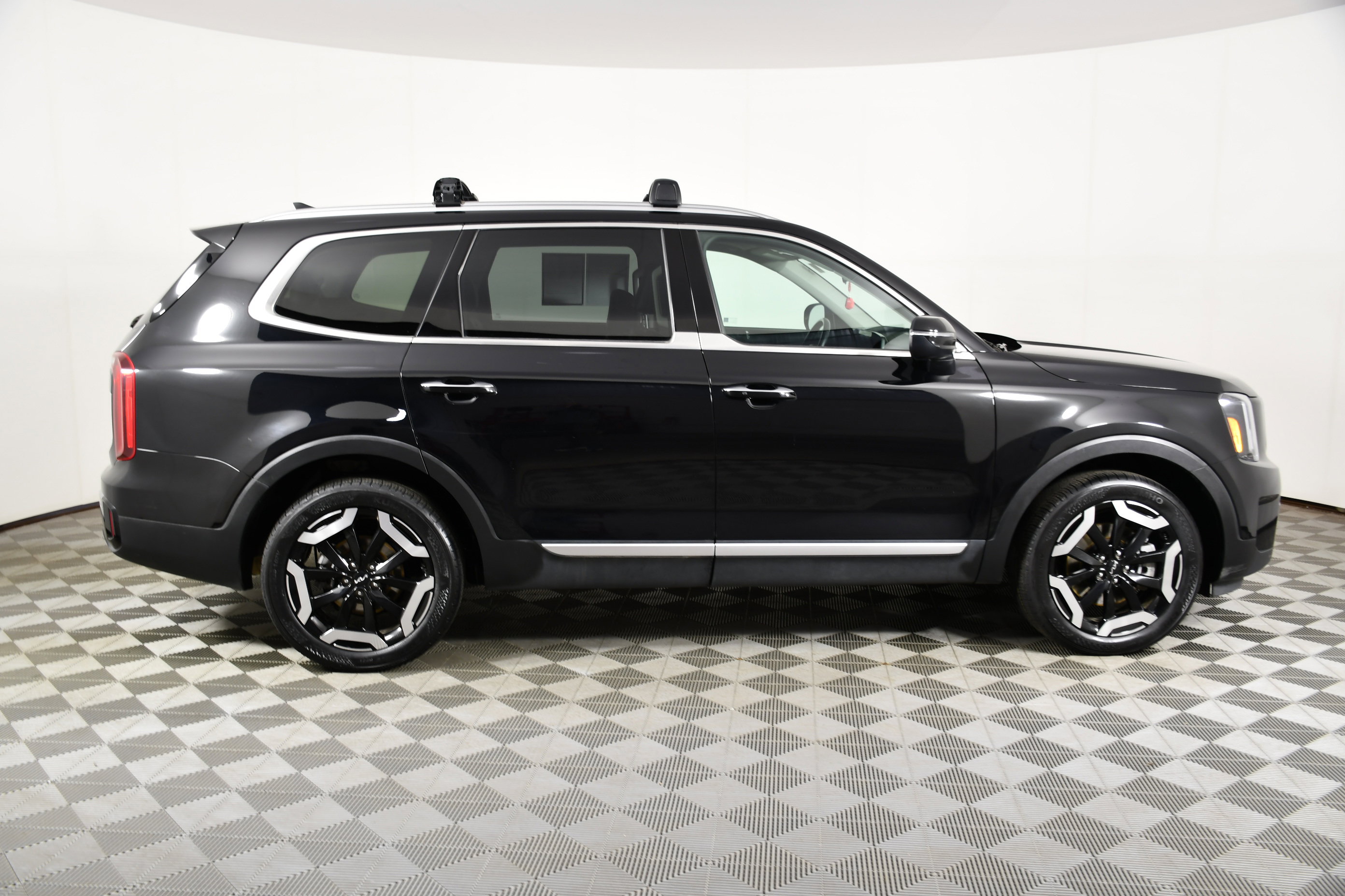 Used 2025 Kia Telluride S image 5