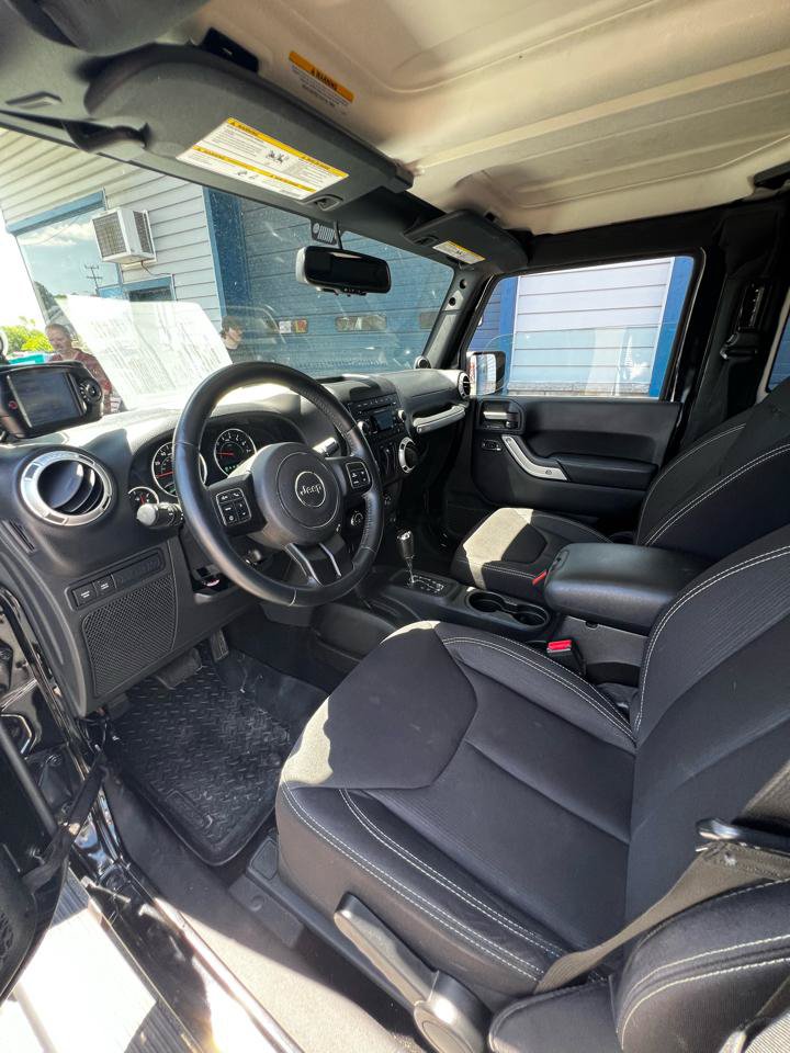 Used 2013 Jeep Wrangler Rubicon w/ Dual Top Group AWD/4WD image 13