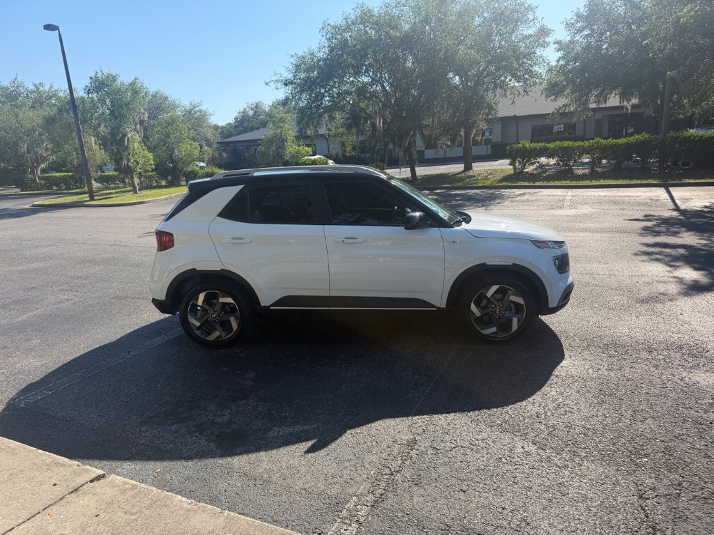 Used 2024 Hyundai Venue Limited FWD image 7