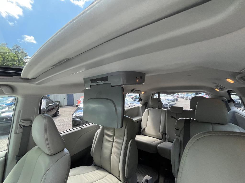 Used 2014 Toyota Sienna XLE FWD image 19