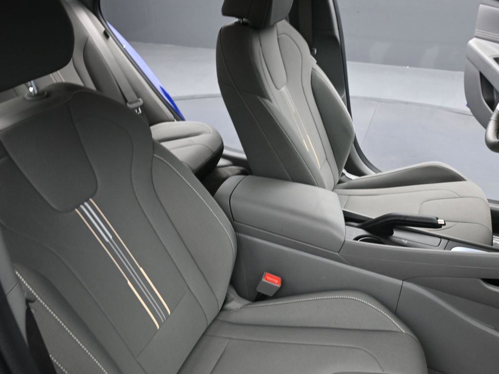 Certified 2025 Hyundai Elantra Sport image 15