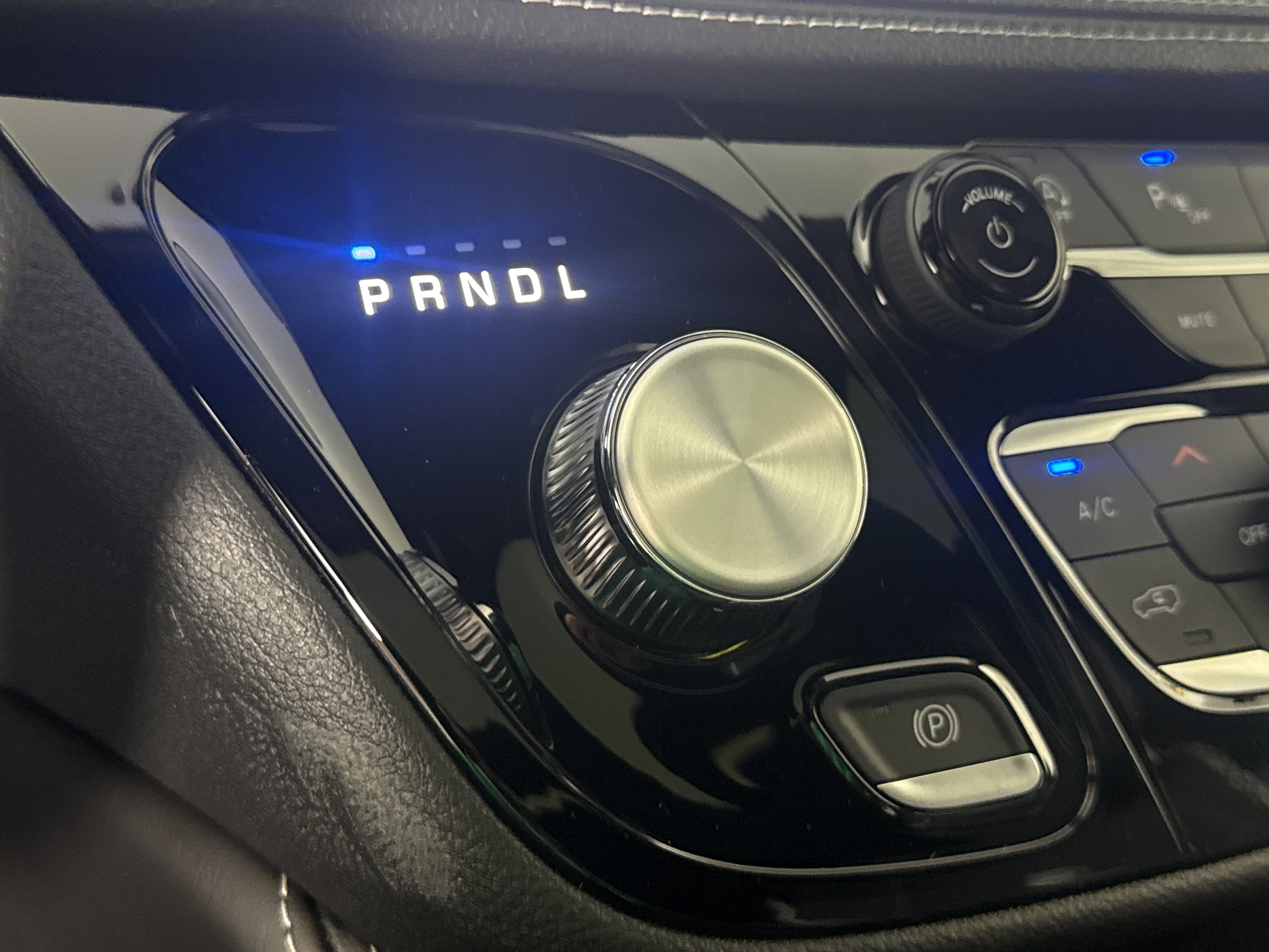 New 2027 Chrysler Pacifica Limited FWD image 26