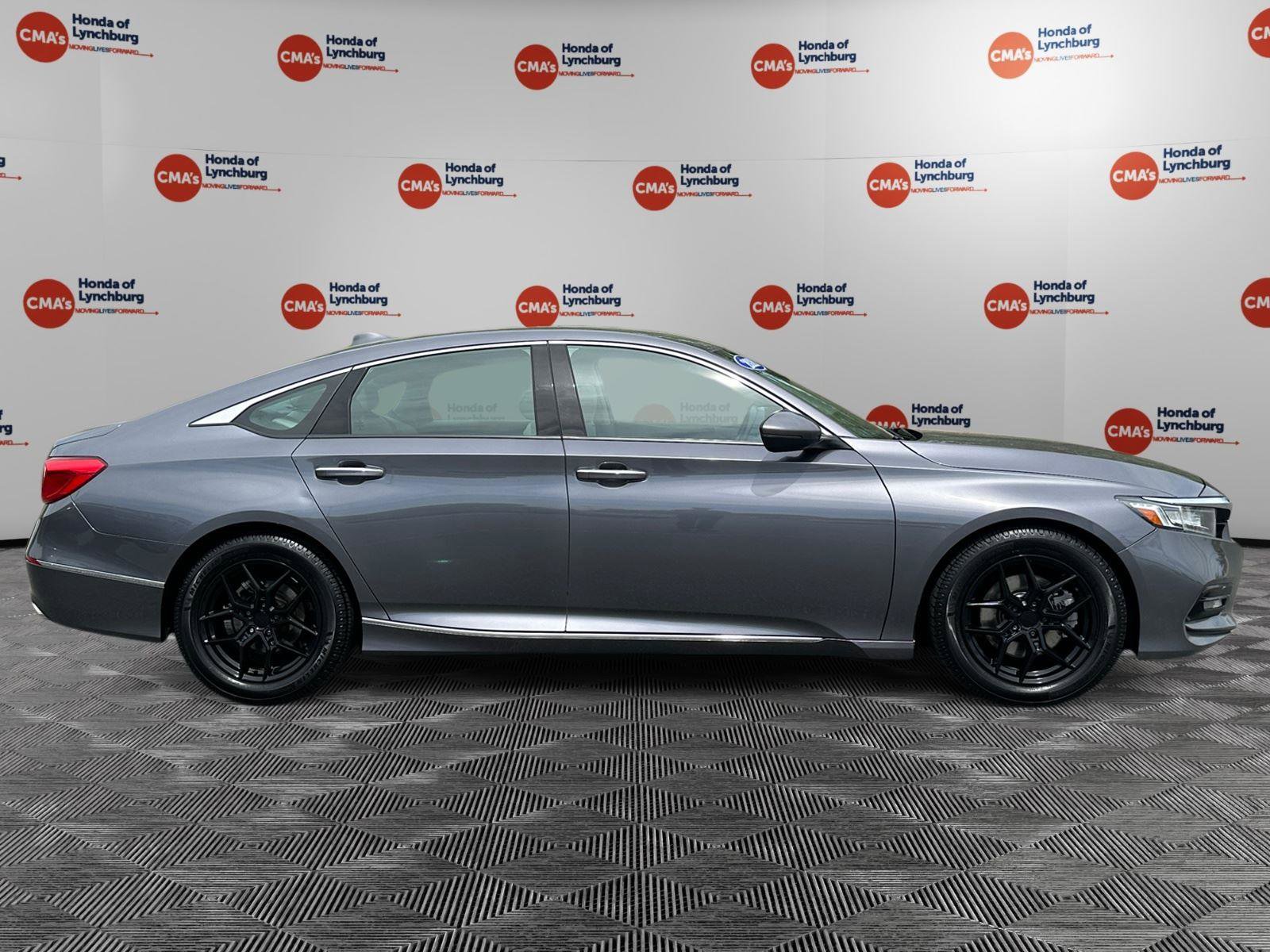 Used 2020 Honda Accord Touring image 6