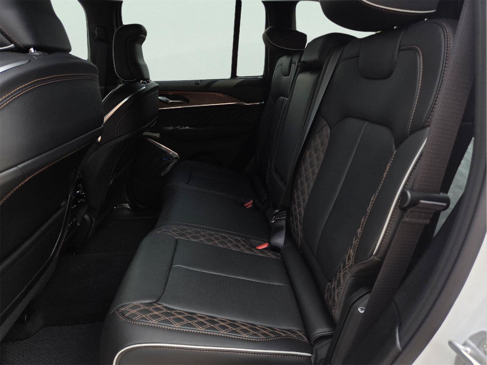 New 2027 Jeep Grand Cherokee Summit AWD/4WD image 17