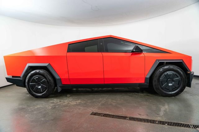 Used 2025 Tesla Cybertruck AWD Crew Cab image 9