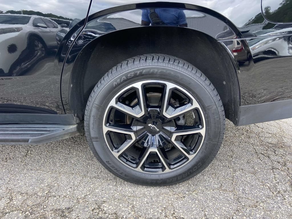 Used 2022 Chevrolet Tahoe RST w/ Luxury Package AWD/4WD image 9