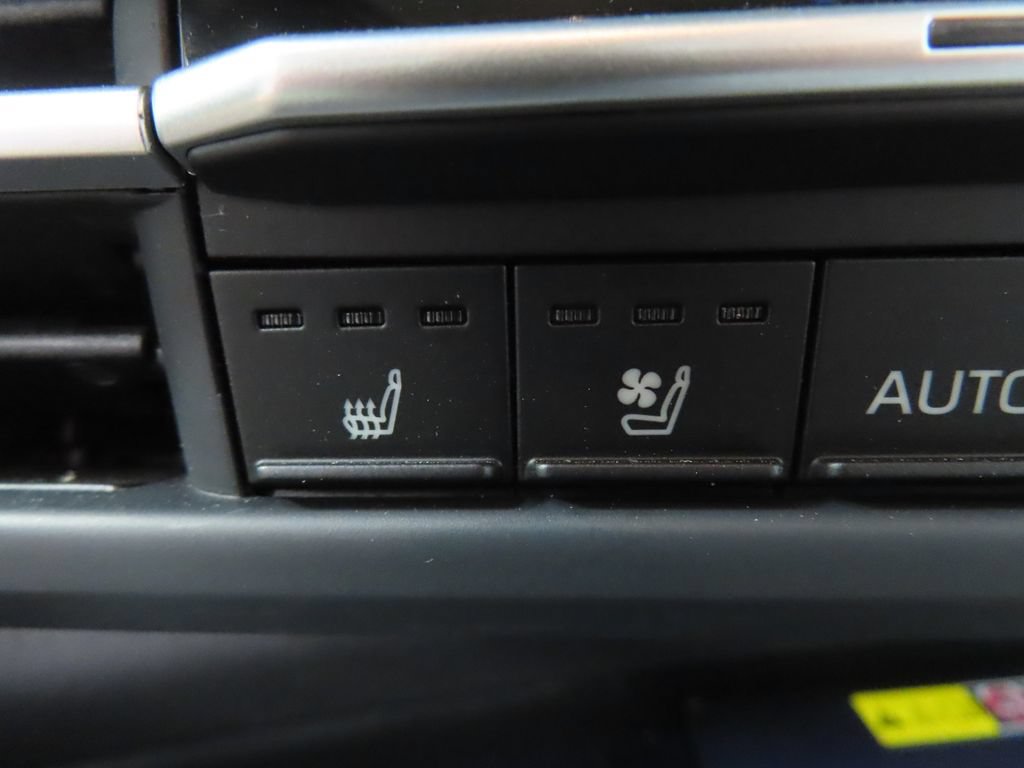 Used 2025 Toyota Sienna Platinum AWD/4WD image 62