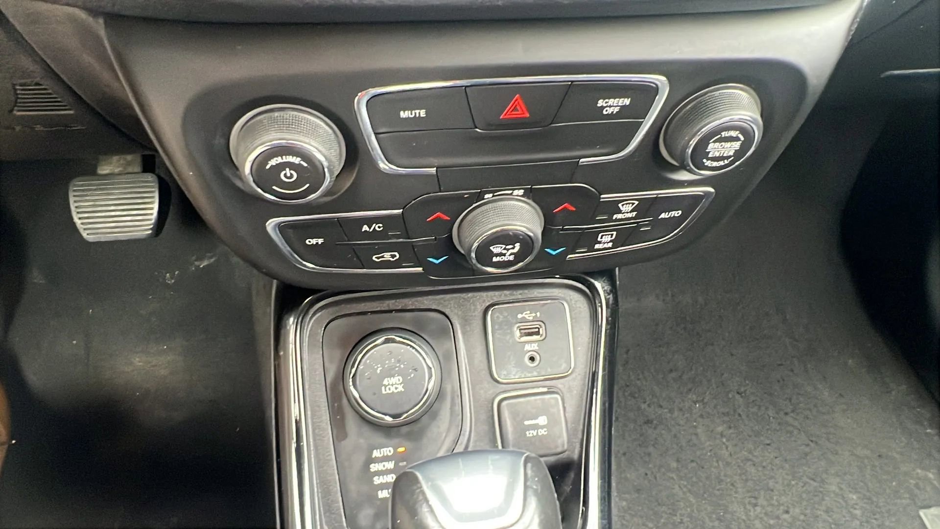 Used 2020 Jeep Compass Limited image 18